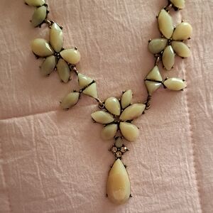 NWT Elegant Cream Floral Necklace And Earrings Set